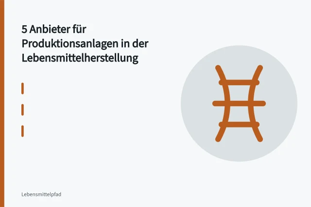Abfüllanlage befüllt Flaschen auf Förderband in Lebensmittelproduktion. 5 Anbieter für Produktionsanlagen in der Lebensmittelherstellung